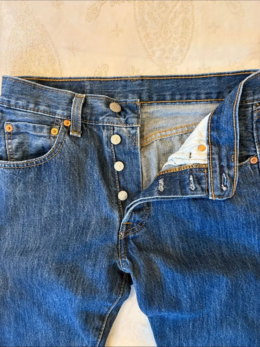 Classic 501 Levi's Men's Straight Jeans - Deep Blue Denim 100% Cotton    28X32